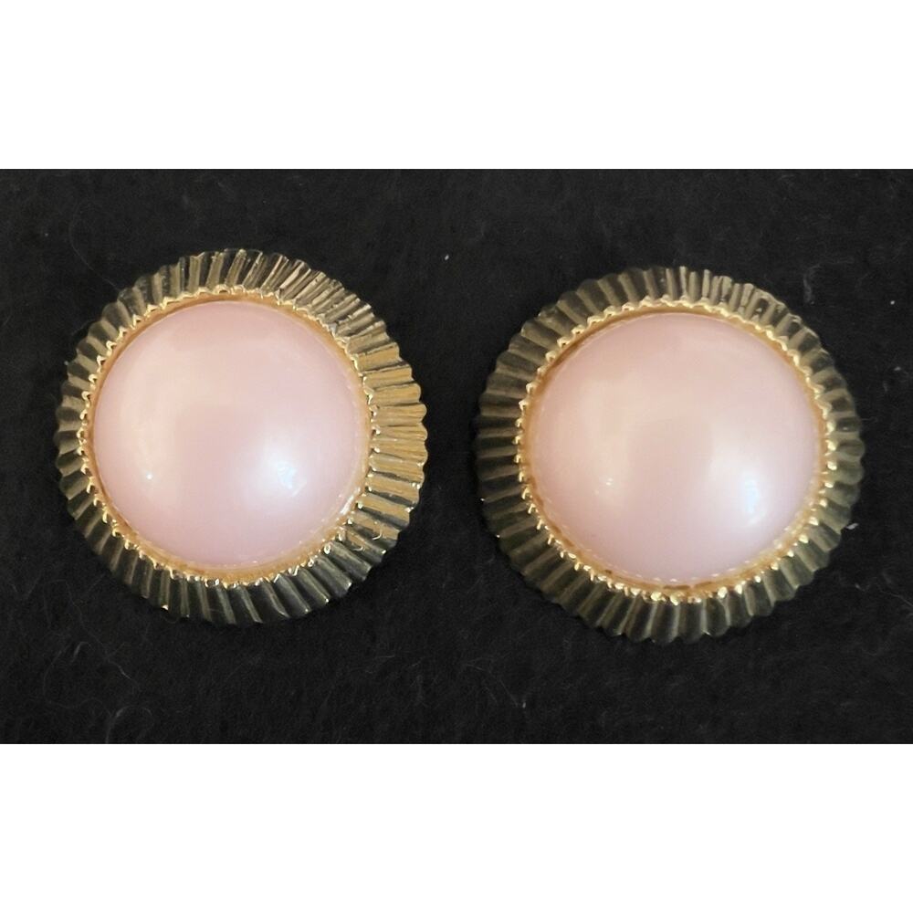 Vintage 1980s Pink Cabochon Gold Tone Clip On Earrings Round Button Ribbed Edge
